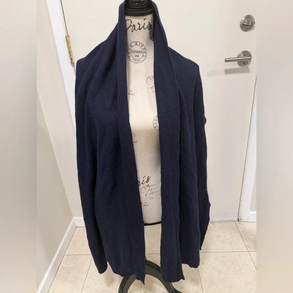 💙Banana Republic Navy Blue Scarf💙 - Picture 5 of 8